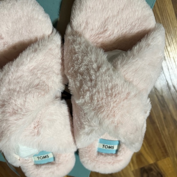 Toms New Size 7 Susie Slippers - pink Barbie - Picture 2 of 4